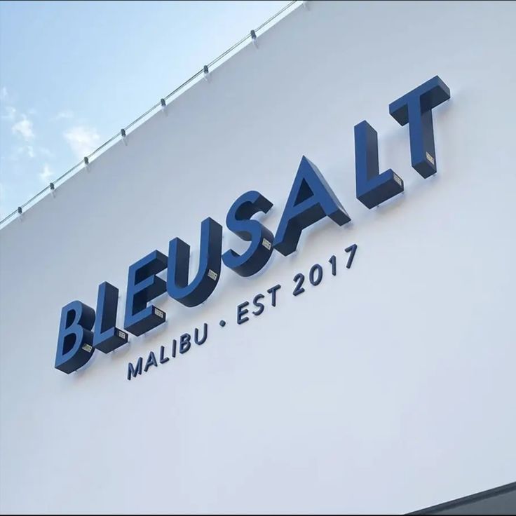 desain huruf timbul akrilik