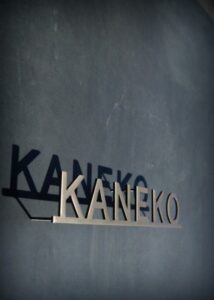 Material Terbaik untuk Signage Board: Kelebihan dan Kekurangannya