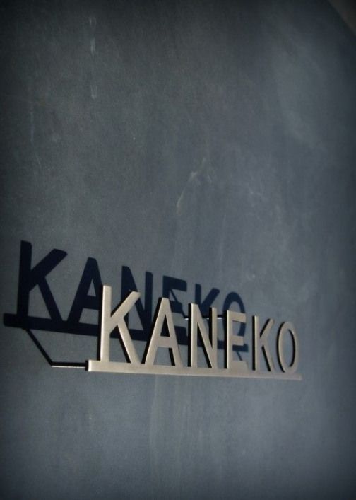 Material Terbaik untuk Signage Board: Kelebihan dan Kekurangannya