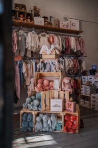 Memaksimalkan Penjualan dengan Strategi Visual Merchandising pada Rak Display