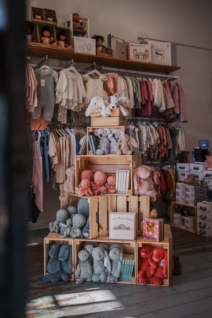 Memaksimalkan Penjualan dengan Strategi Visual Merchandising pada Rak Display