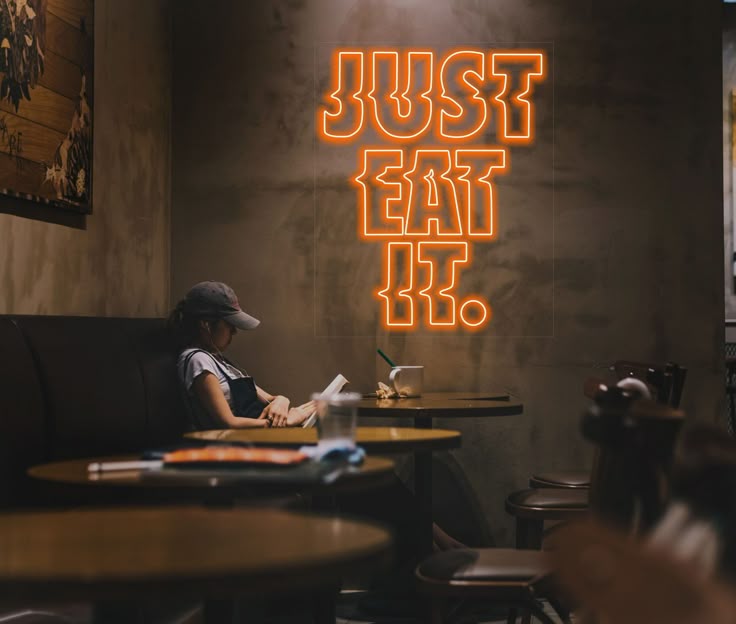manfaat neon box untuk interior ruangan
